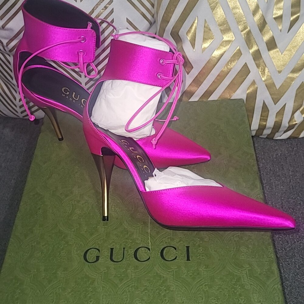 Gucci WOMEN'S LACE-UP PUMPS